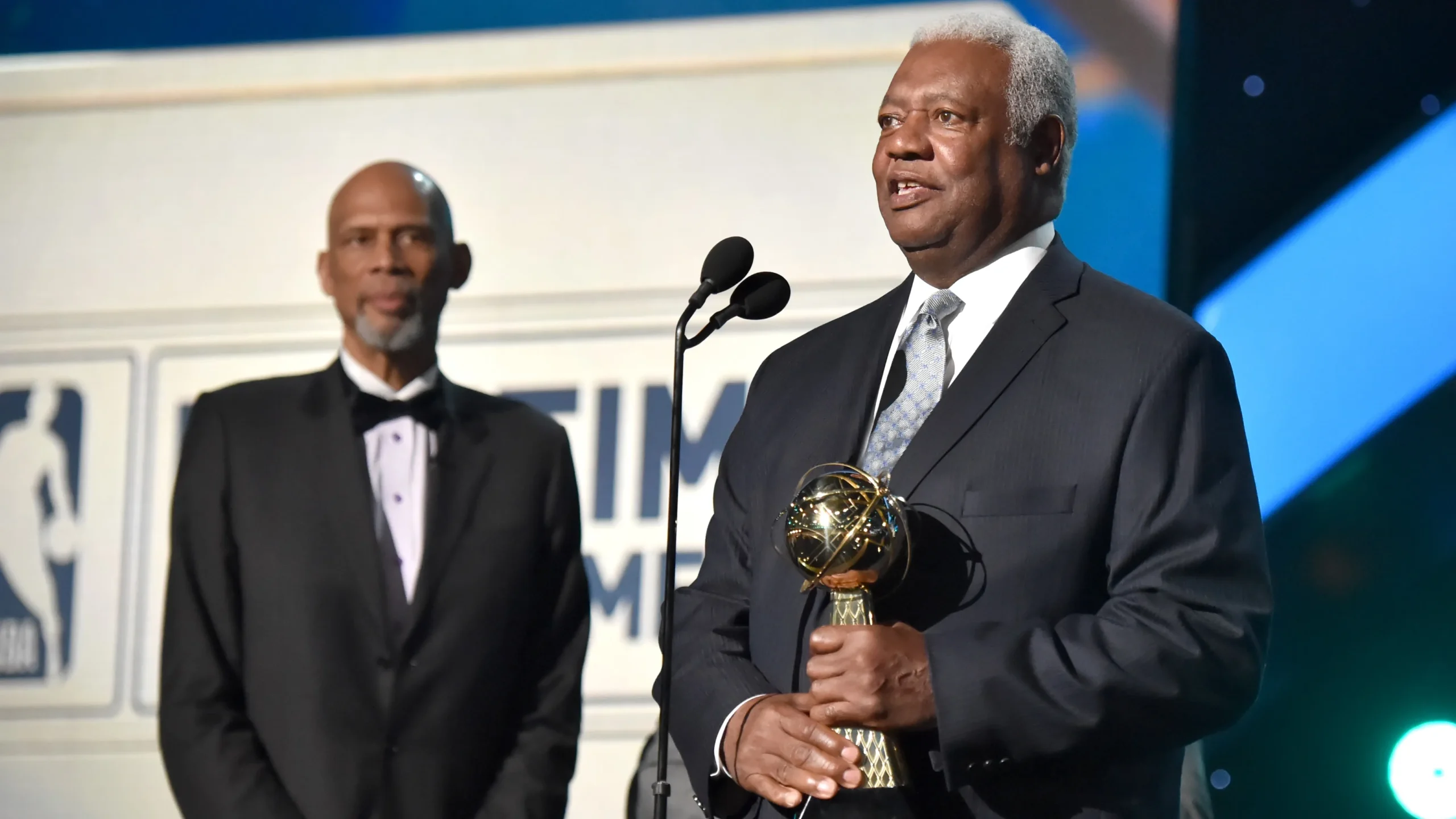 How Basketball Star Oscar Robertson Stood Up to Racism and Threats in His College Days