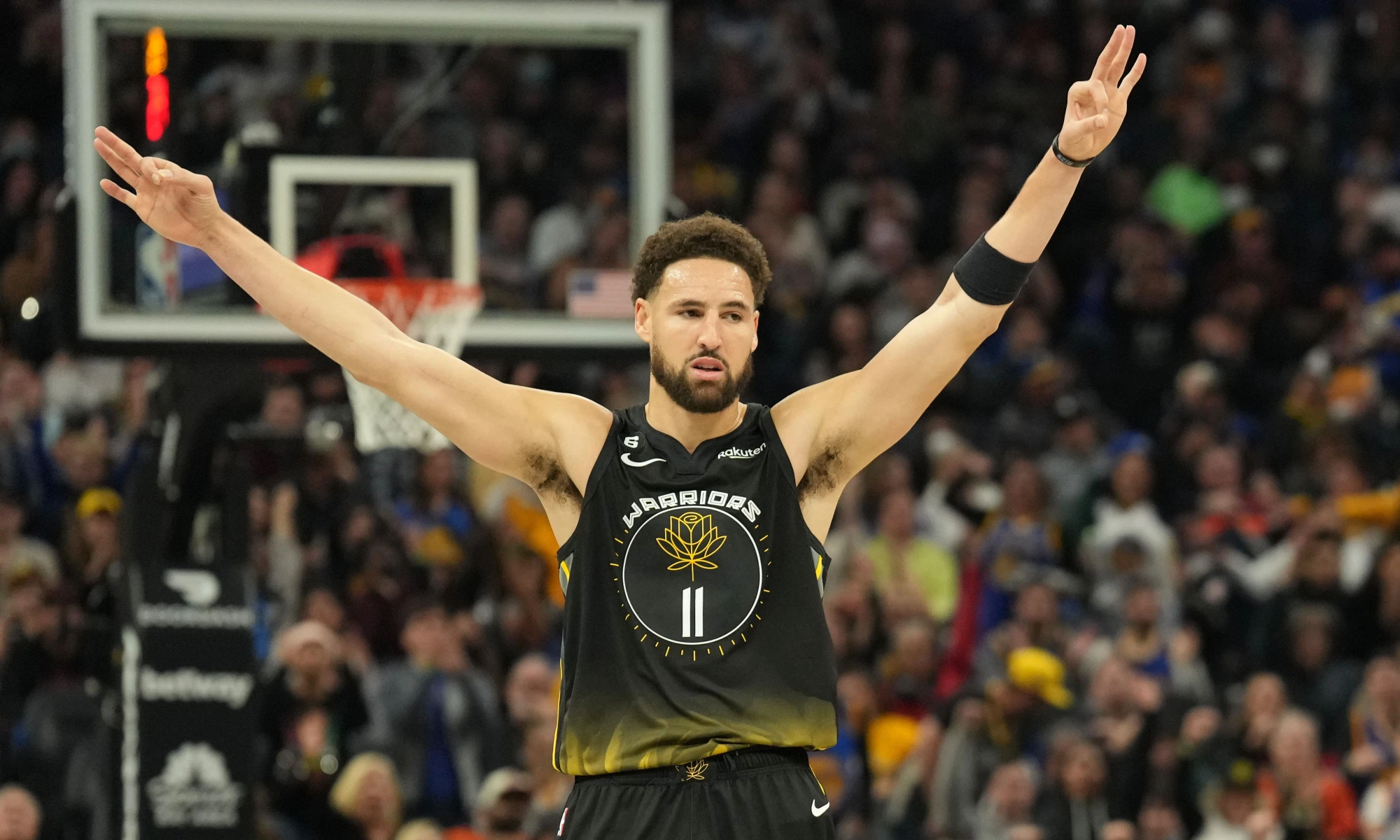 Klay Thompson Shares Cool Throwback Clip: Michael Jackson Rocks Bob Marley Song!