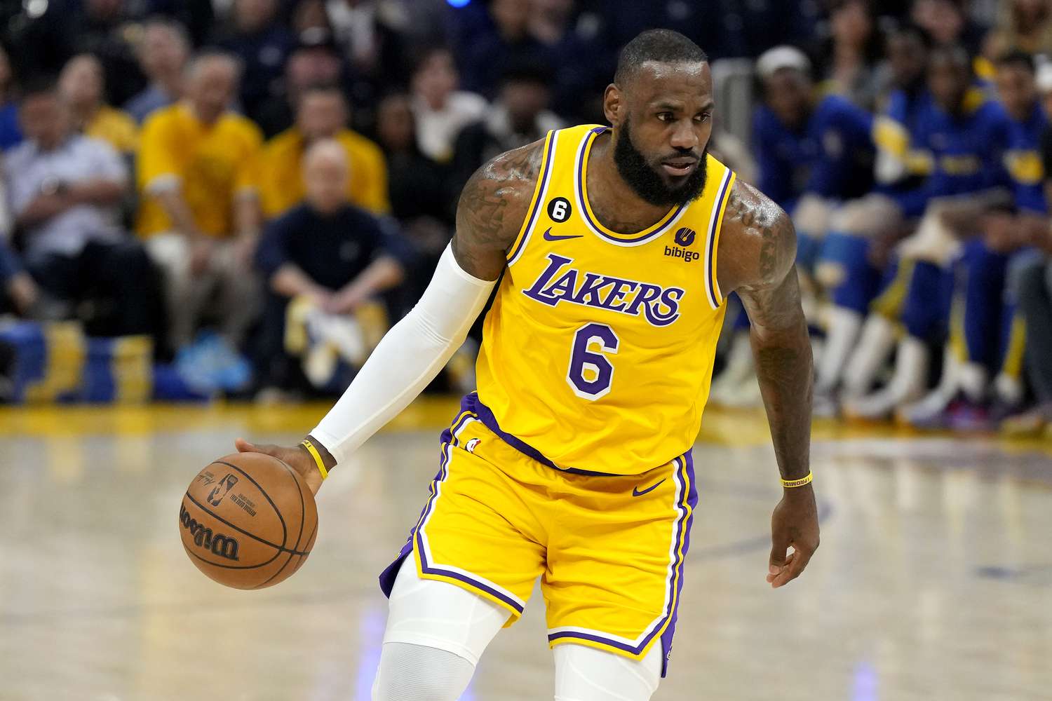 LeBron James Almost Lost Millions Over a Wardrobe Malfunction: His High School Coach’s Quick Fix That Changed Everything