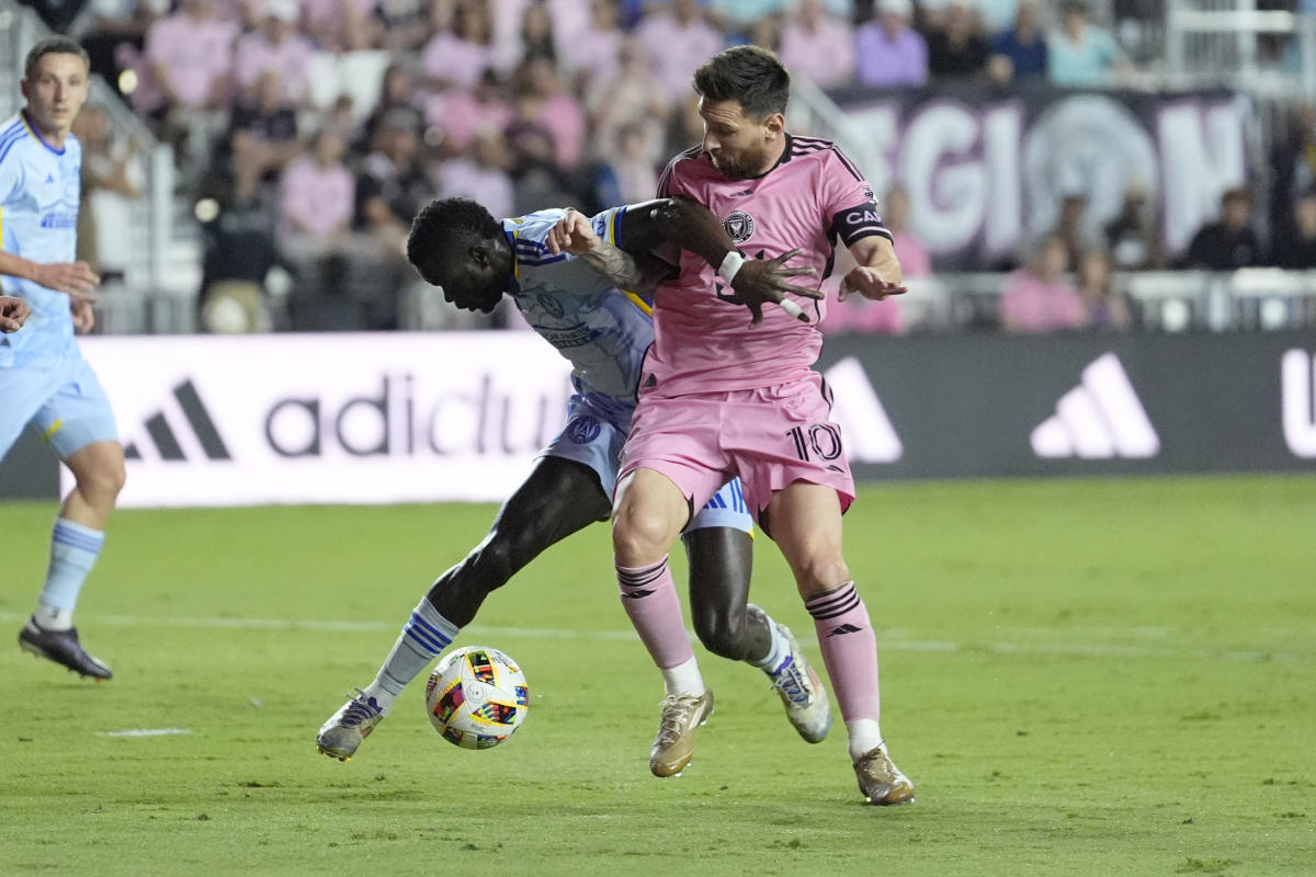 Brad Guzan Shocks Lionel Messi with Jaw-Dropping Save as Inter Miami Edges Past Atlanta United in MLS Playoffs