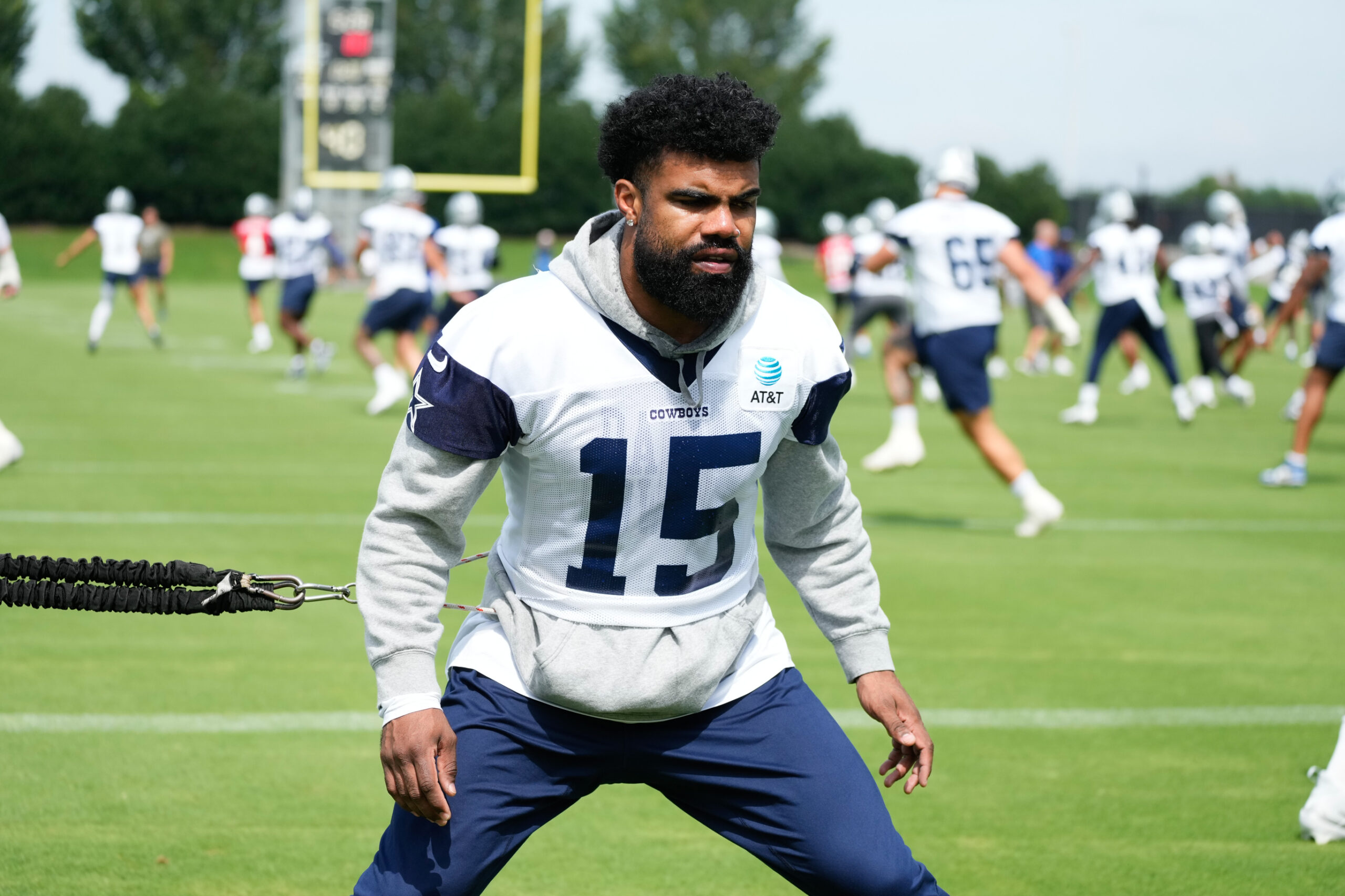 Ezekiel Elliott’s Dad Challenges Critics with $10K Bet: Is the Cowboys Star Really Done?