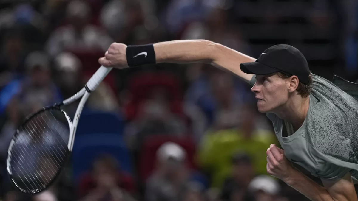 Heartwarming Sportsmanship at Riyadh Tennis Final: Jannik Sinner Picks Confetti Out of Carlos Alcaraz’s Hair After Intense Match