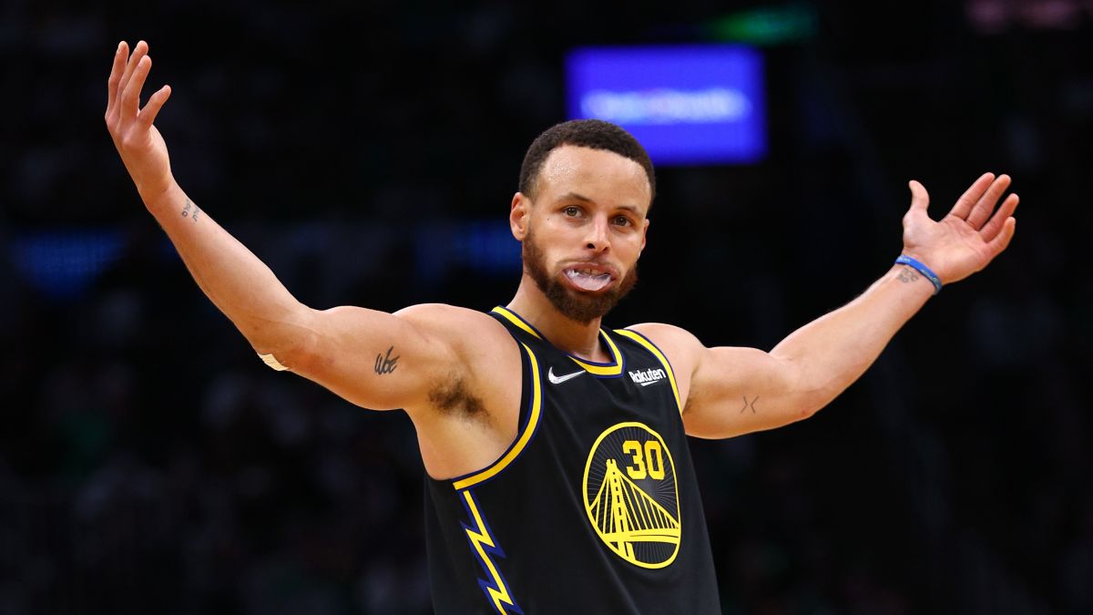 Steph Curry Leaves Warriors Game After Finger Injury—What It Means for His Season