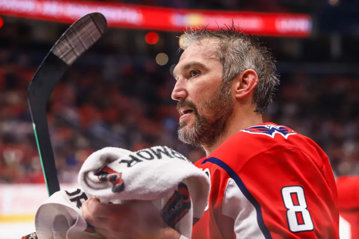 Alex Ovechkin’s Record Chase: NHL Legend Eric Lindros Predicts a Historic February Moment