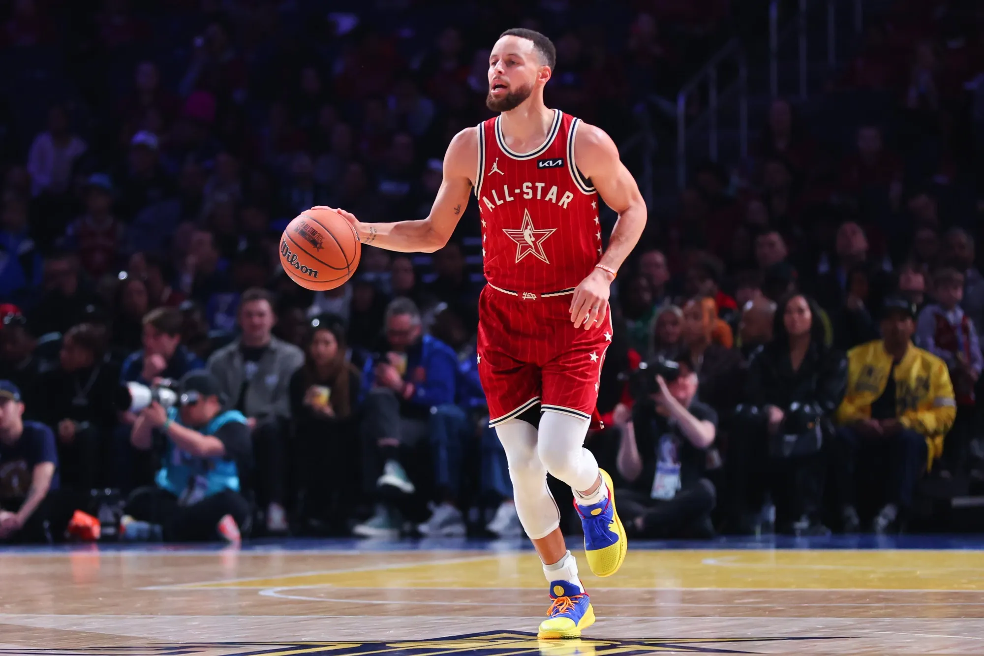 Basketball Drama Unfolds: Steph Curry Faces Former Teammate Klay Thompson in an Epic Showdown at Chase Center