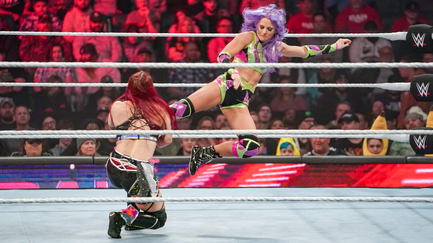 Bayley Outsmarts Candice LeRae’s Sneaky Move on WWE SmackDown; Sparks Big Drama in Women's Division---