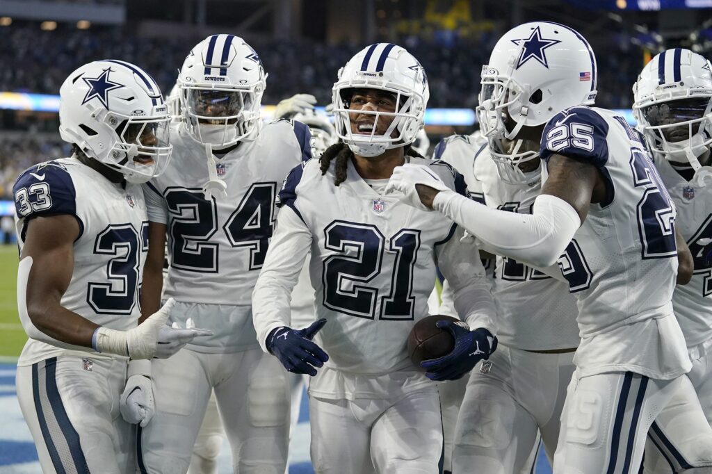 Cowboys Face More Than Just Opponents: How Sun Glare at AT&T Stadium Turned Heads During Game Day