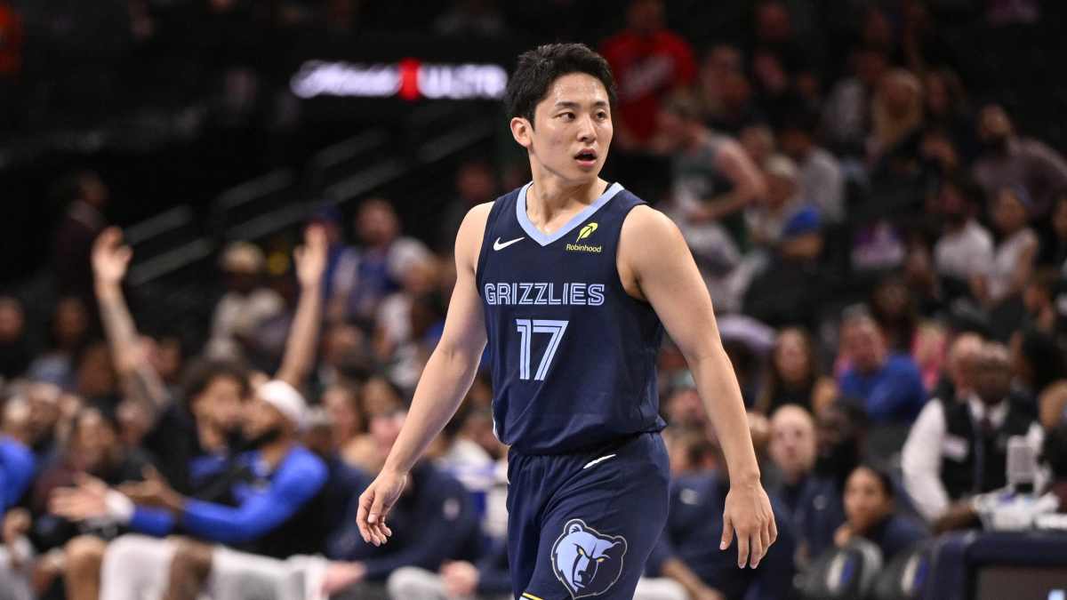 NBA’s Shortest Player Yuki Kawamura Scores First Points for Grizzlies, Gets Big Support from Ja Morant