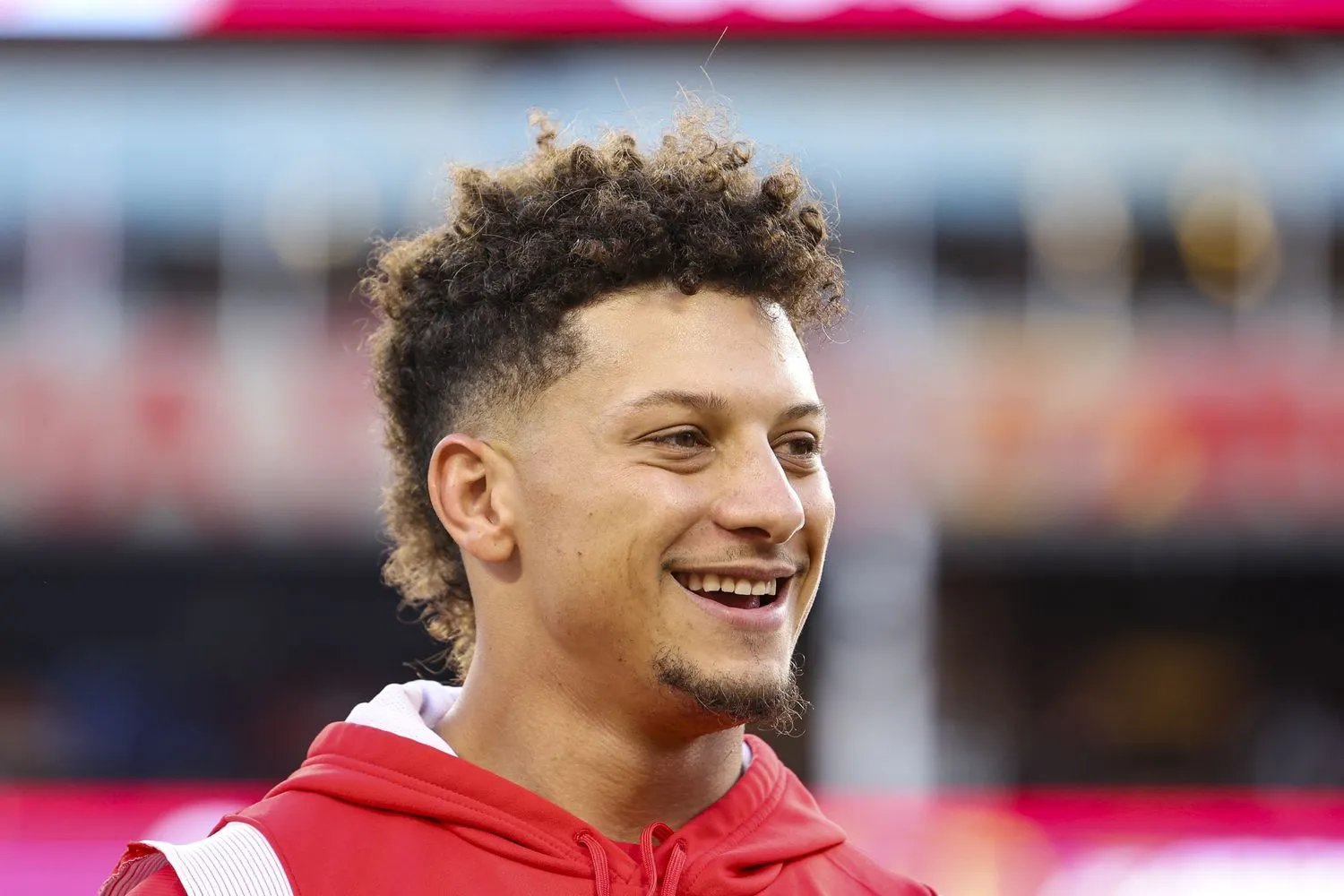 Christmas Promise Kept: Patrick Mahomes Leads Chiefs to Victory as Brittany Cheers from Home