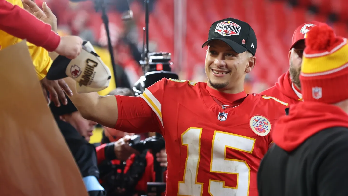 Christmas Promise Kept: Patrick Mahomes Leads Chiefs to Victory as Brittany Cheers from Home