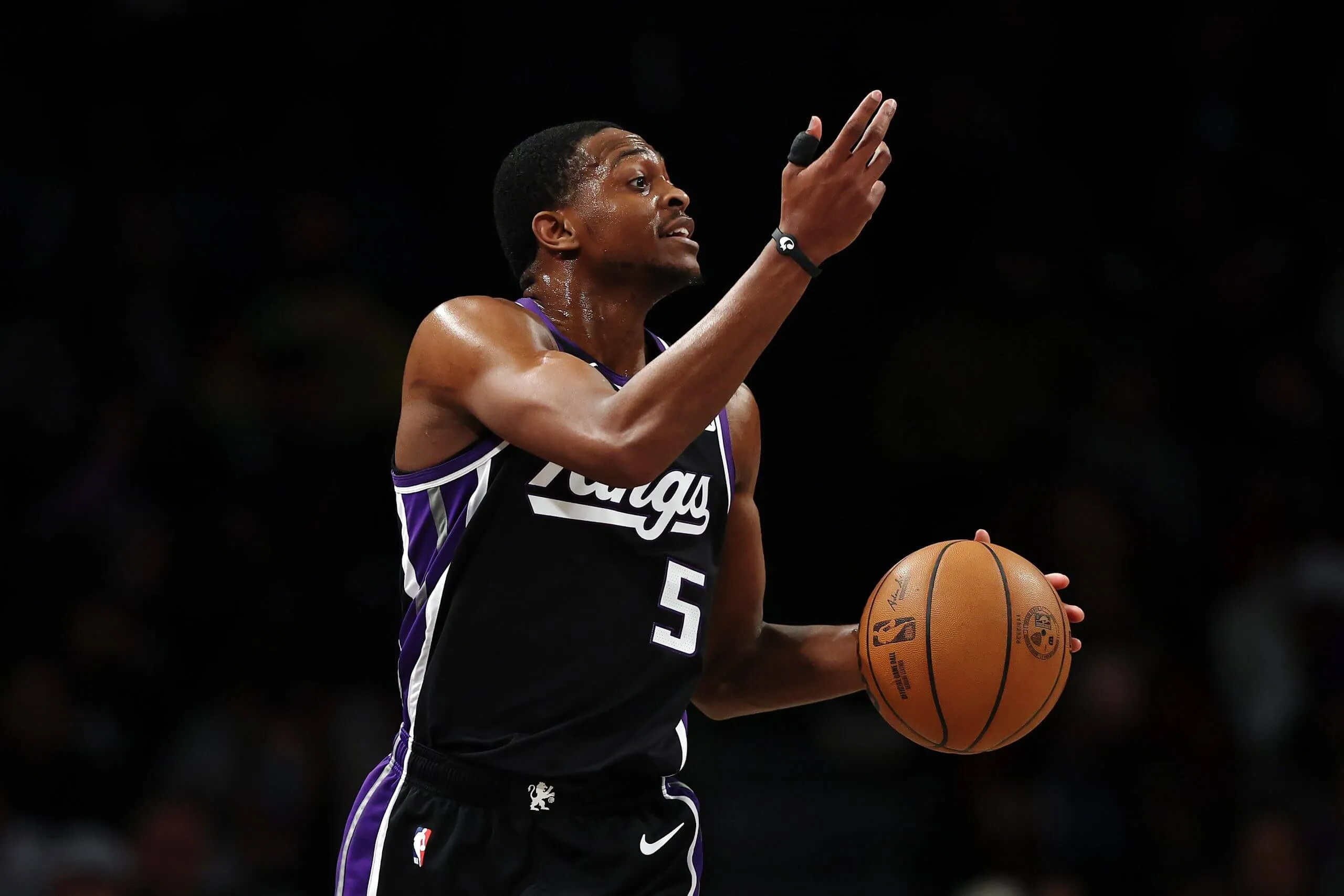 De'Aaron Fox Eyes Spurs Move as Trade Deadline Nears: What This Means for the Kings and NBA