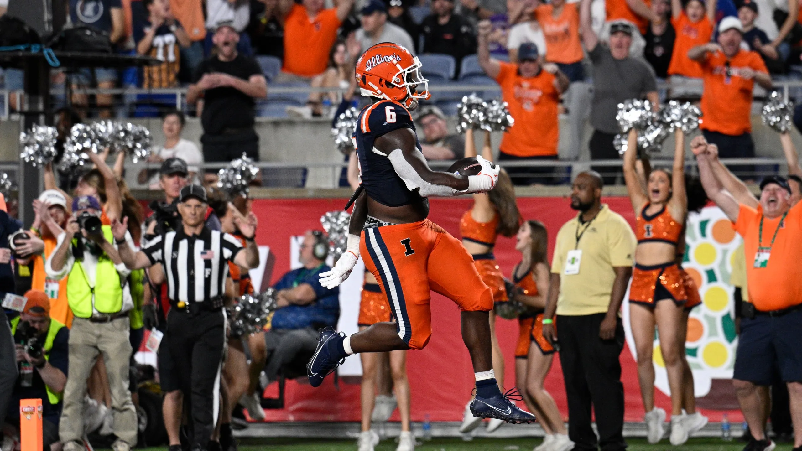 Dramatic Showdown: South Carolina's Coach Clashes with Illinois's Coach Over Controversial Play at Citrus Bowl