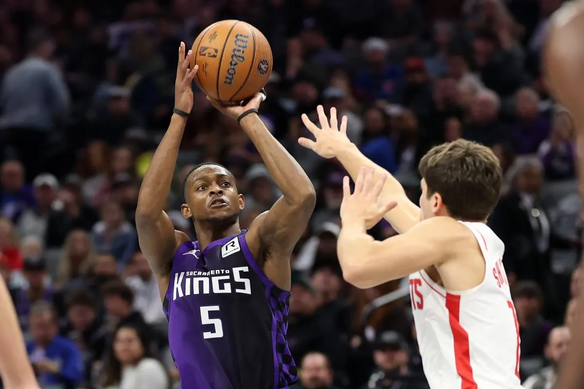 NBA Trade Deadline Shocker: Sacramento Kings Open to Trading De’Aaron Fox Amid Growing Interest from Rival Teams