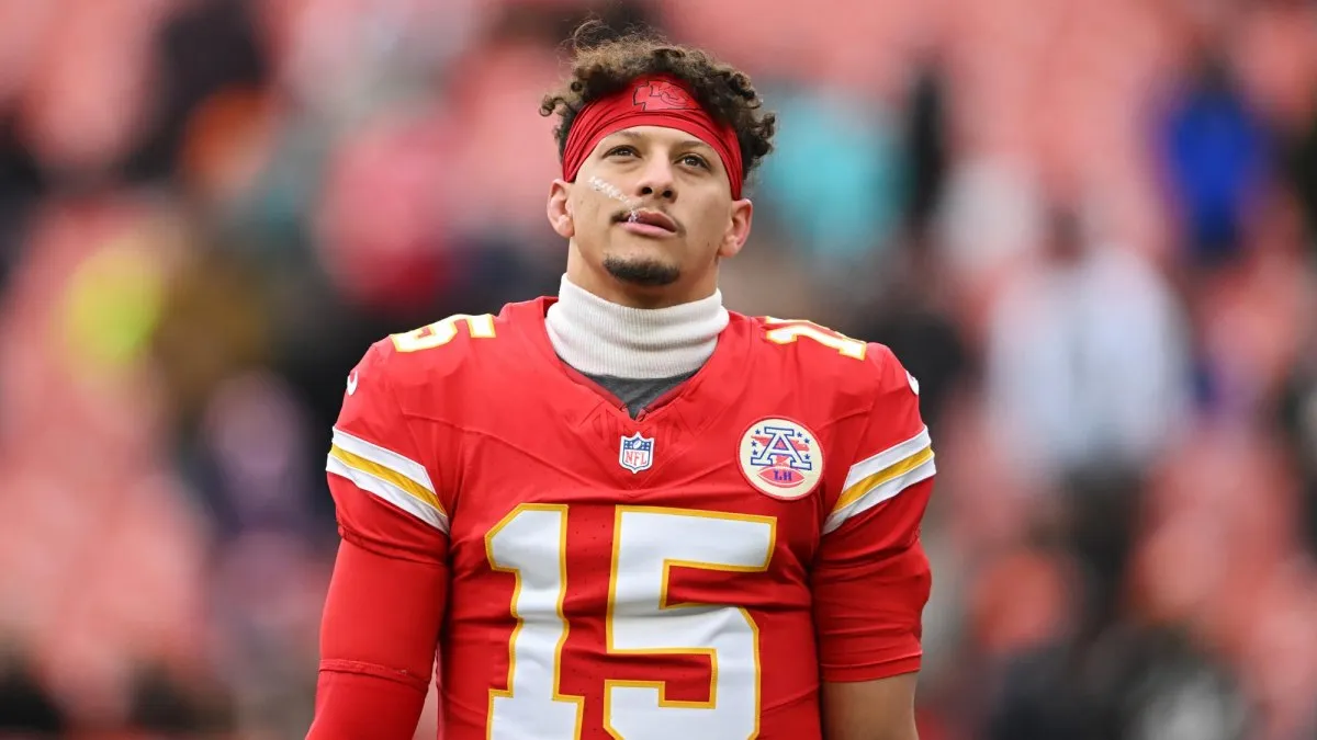 Patrick Mahomes Benched: Carson Wentz Takes Over in Chiefs’ Bold Move Before Playoffs