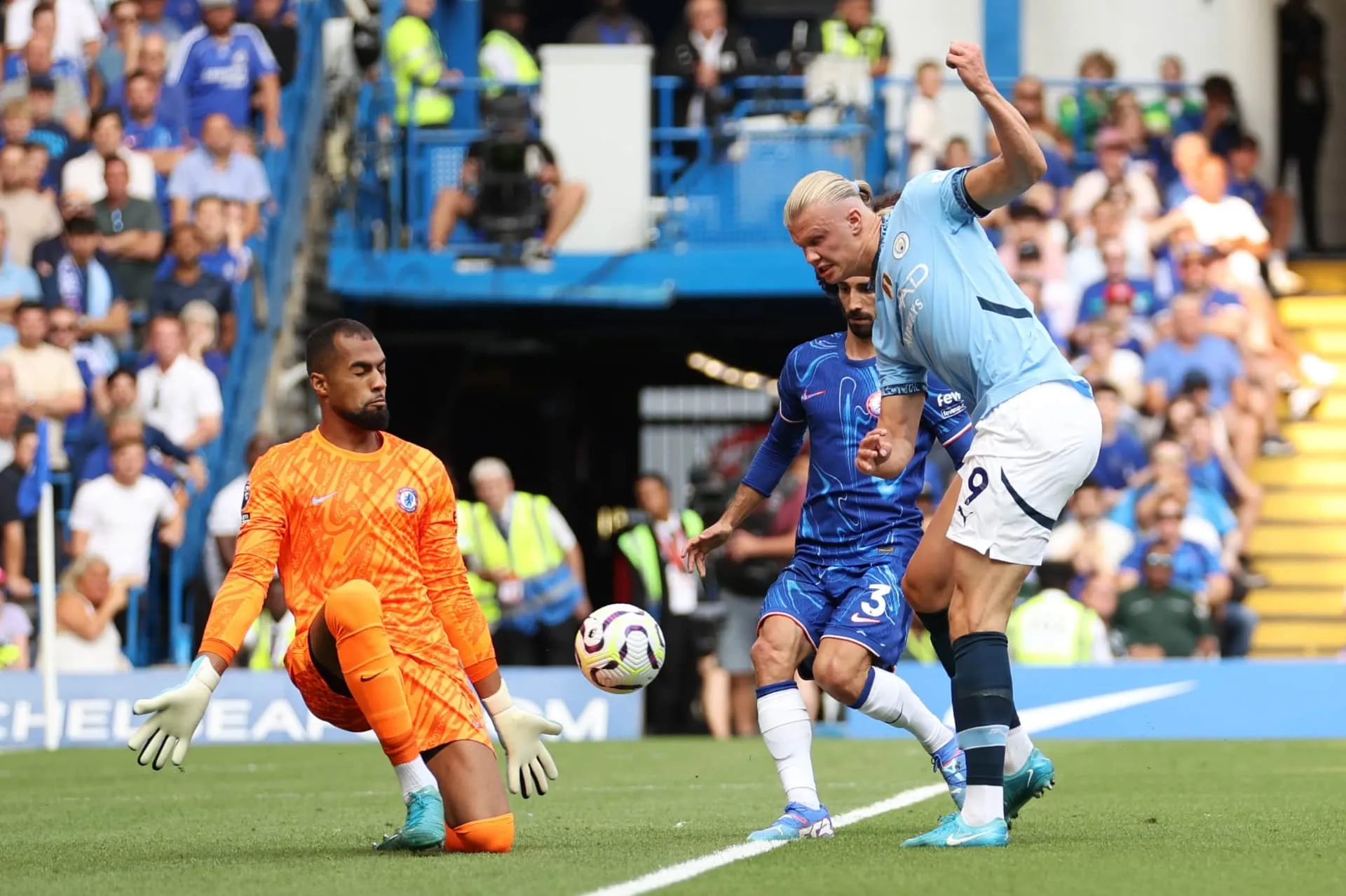 Weekend Showdown: Chelsea Takes on a Struggling Manchester City at the Etihad - Can They Break Their Losing Streak?