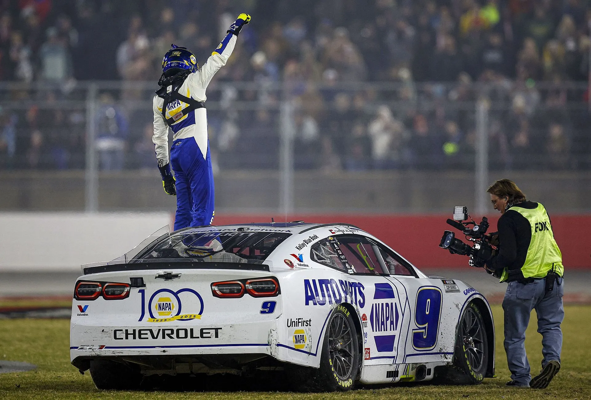 Chase Elliott Wins The Clash at Bowman Gray in Dominant Fashion, Now Sets His Sights on Daytona 500 Glory