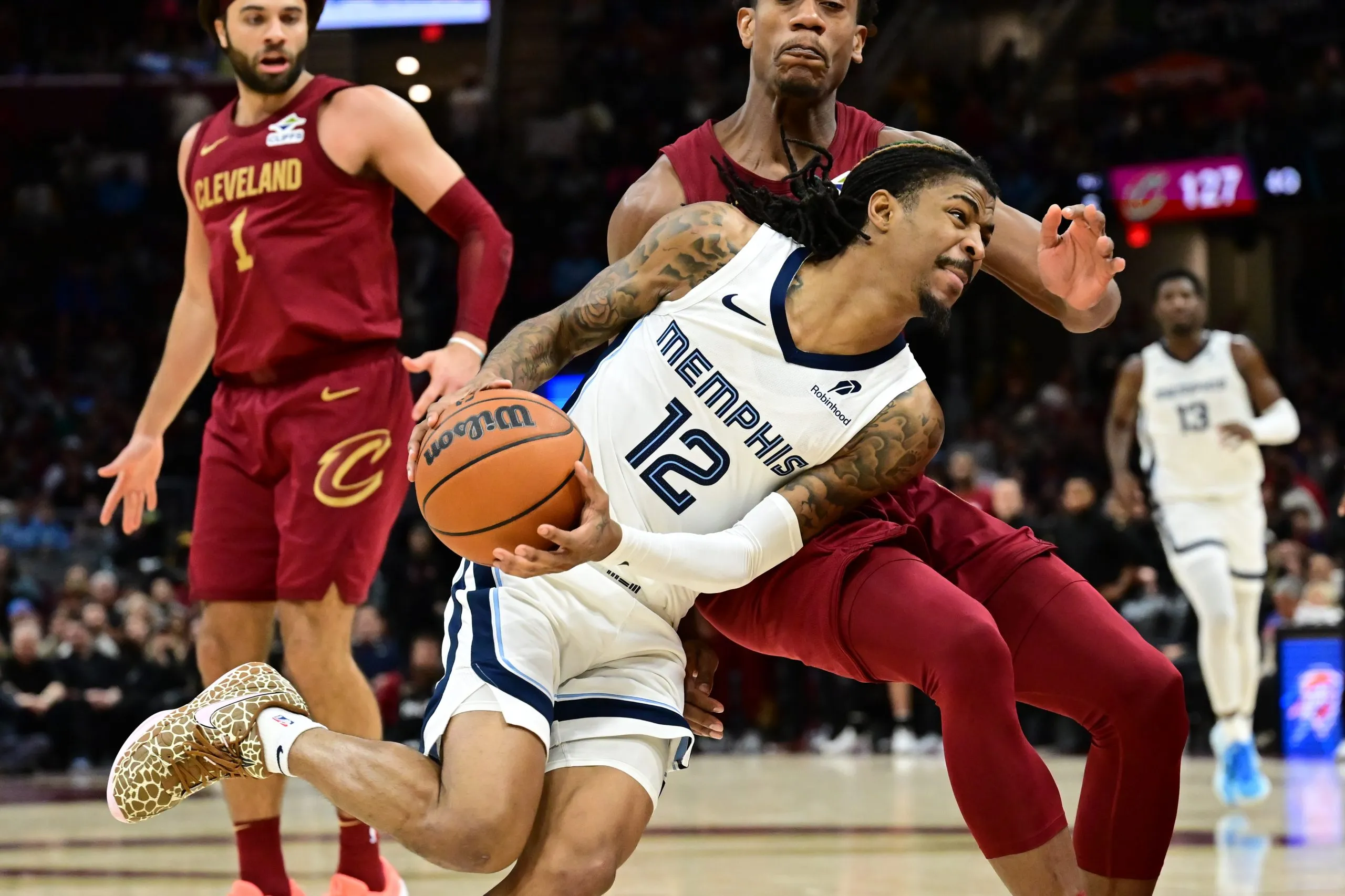 Donovan Mitchell and Desmond Bane Clash in Heated On-Court Scuffle During Cavaliers vs. Grizzlies Game, Sparking Major NBA Drama