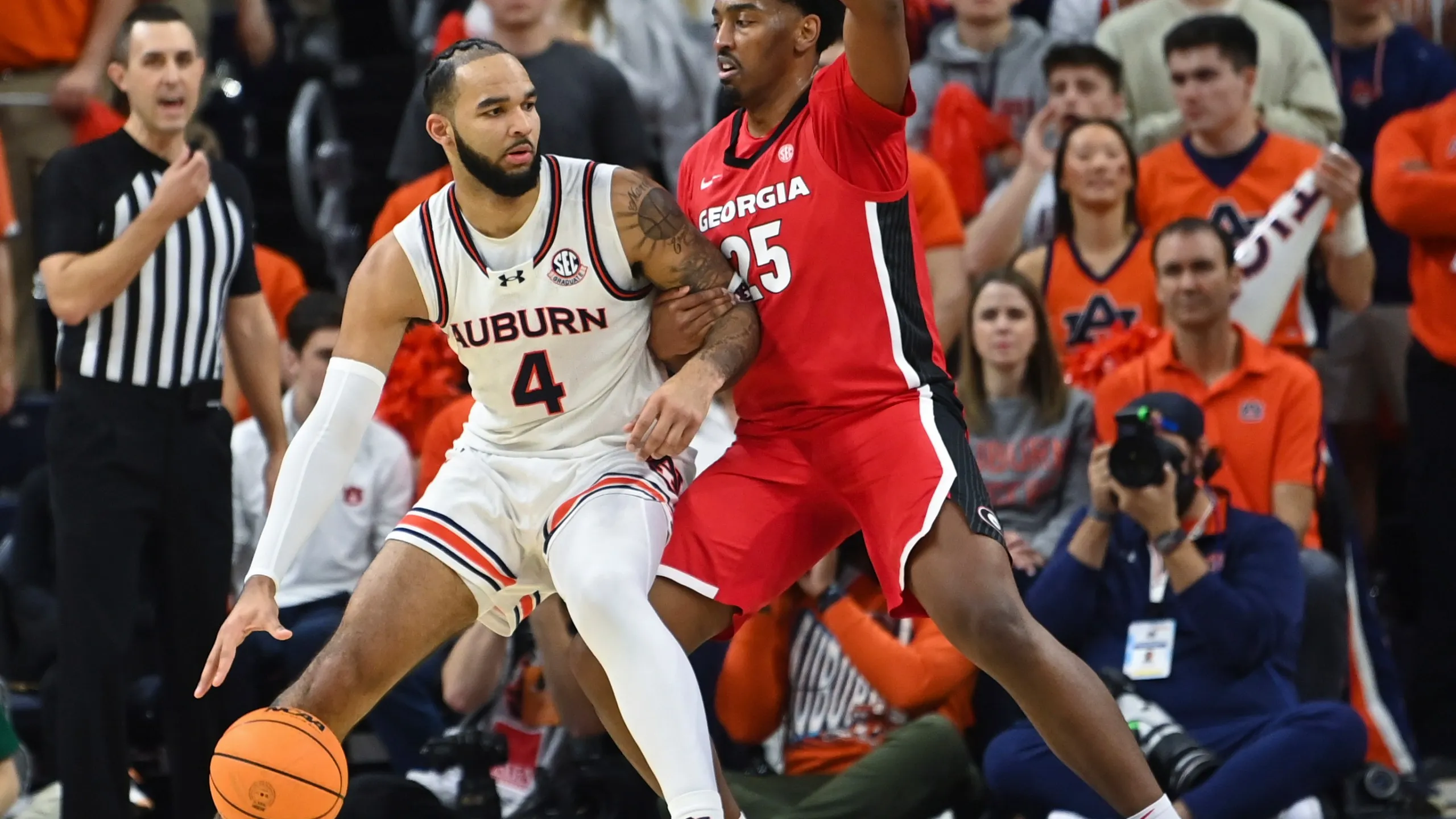 Georgia Stuns No. 3 Florida in Epic College Basketball Upset, Breaking Years-Long Losing Streak in Front of Wild Home Crowd