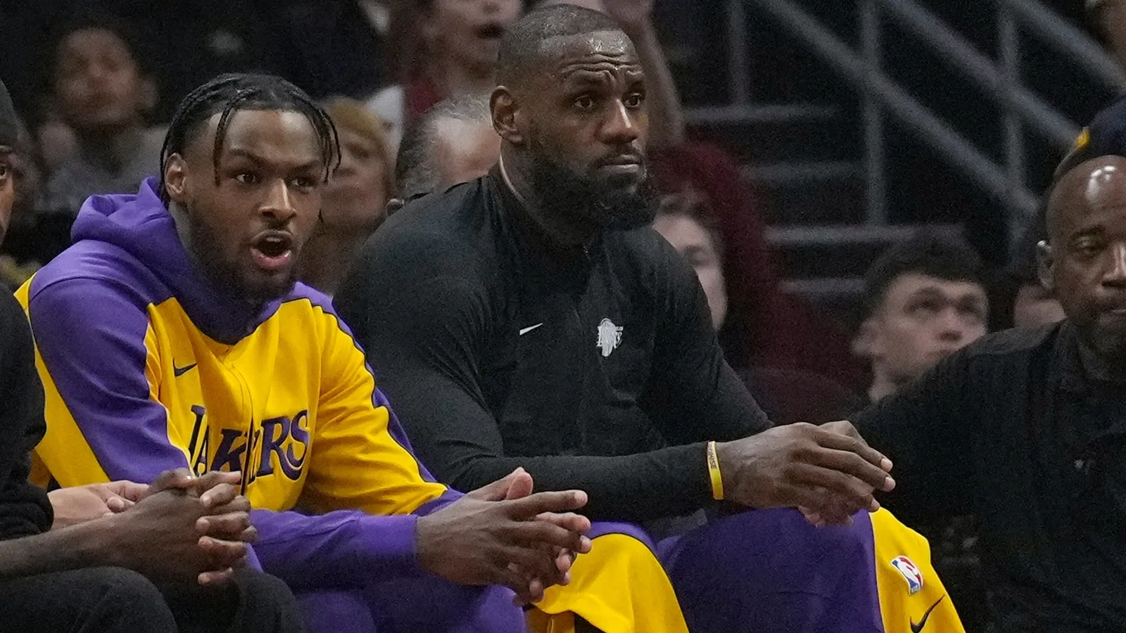 LeBron James Shocks NBA Fans and Son Bronny with Jaw-Dropping Dunk Over 9-Foot-9 Wingspan Defender in Lakers’ Heartbreaking Loss