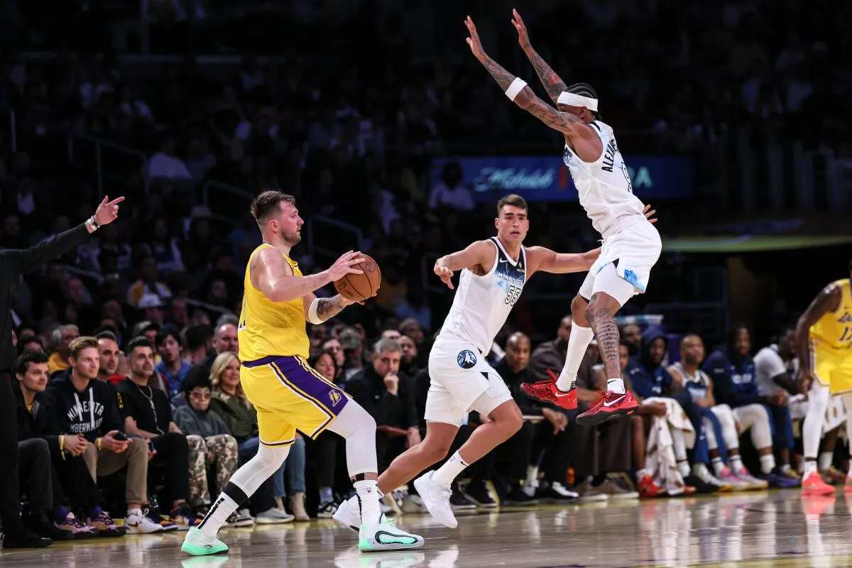 LeBron James Dominates as Lakers Grind Out Tough Win Against Timberwolves in High-Stakes Battle