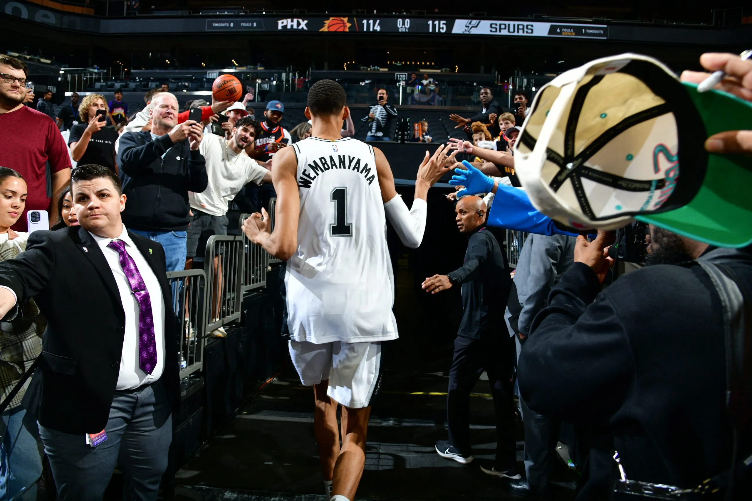 Phoenix Suns Make a Dramatic Turnaround: How They Nearly Overcame the Clippers' Lead in a Thrilling NBA Clash