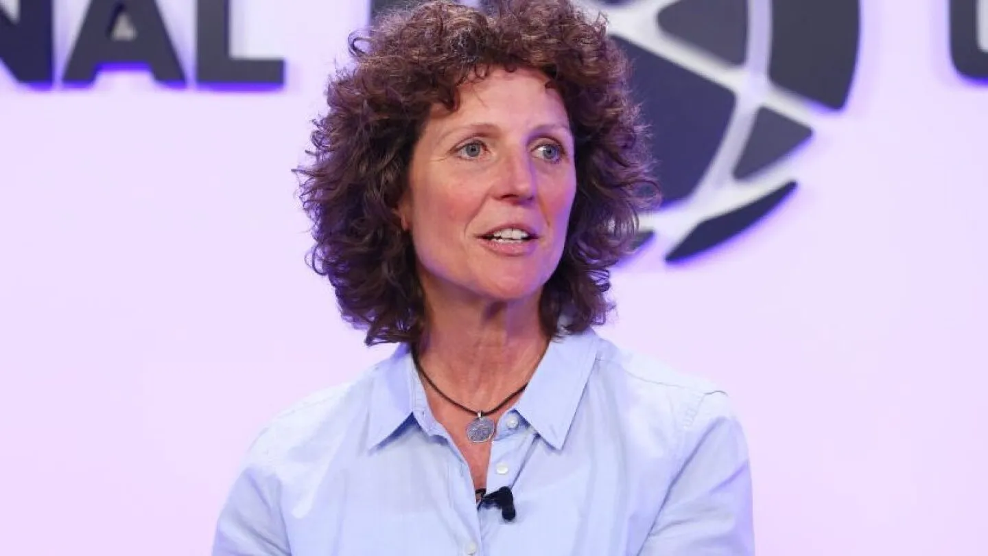 Top 100 Captions from Michelle Akers for Soccer Fans---------